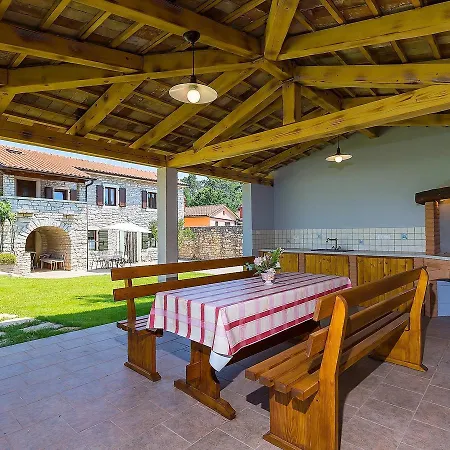 Charming In Heki With Swimming Pool *