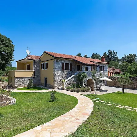 Charming In Heki With Swimming Pool * 파진