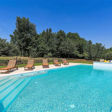 빌라 Charming In Heki With Swimming Pool