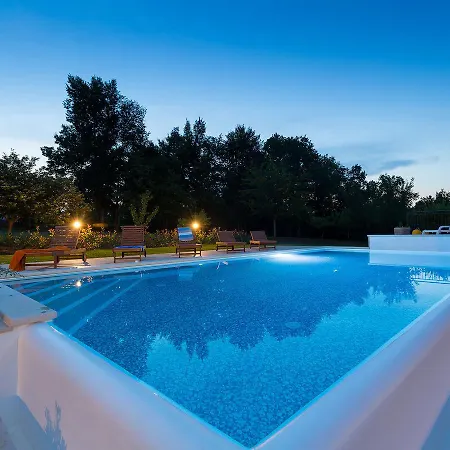 빌라 Charming In Heki With Swimming Pool *