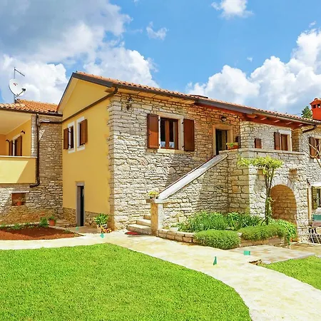 Charming In Heki With Swimming Pool Vila *
