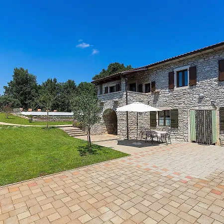 Vila Charming In Heki With Swimming Pool